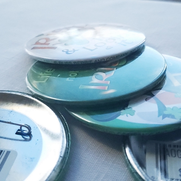 SET (6) Irish Shamrock St. Patrick's Large Buttons - Picture 4 of 10